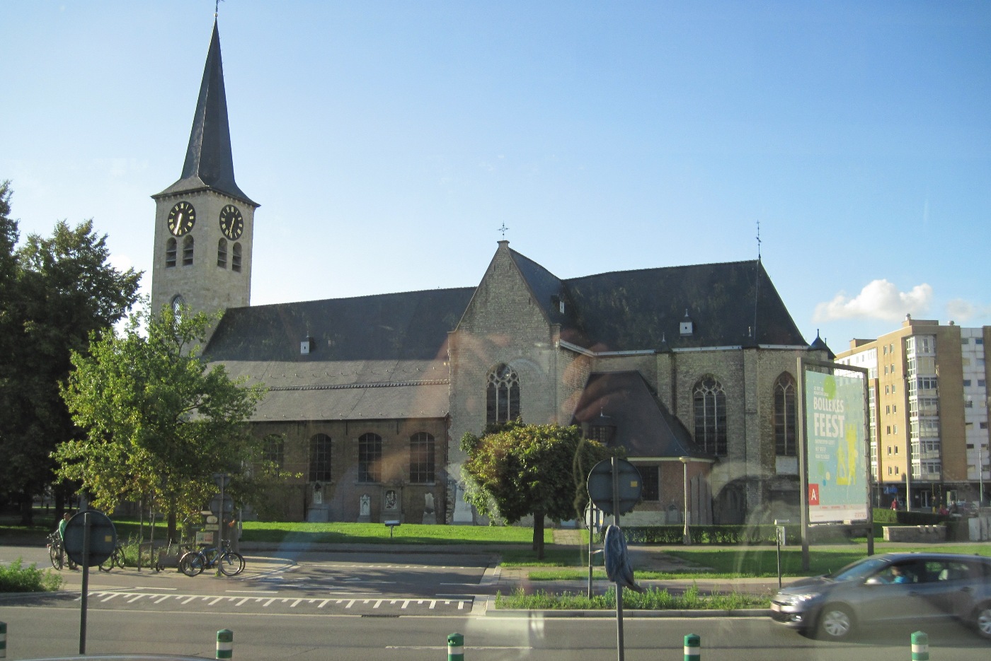 1- Anversa- Una chiesa vista dal pullman